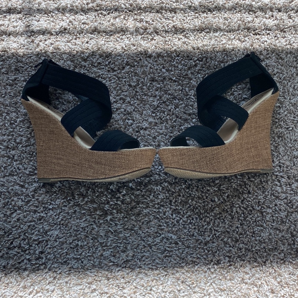 Beautiful Black and Beige Wedges! Size: 7
